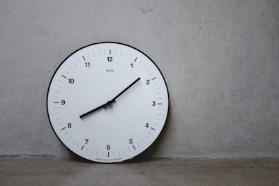 ¿Cómo mejorar la automatización de la consulta de hojas de tiempos con retroalimentación de usuarios?