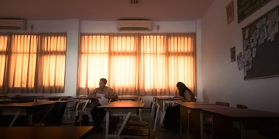 Cuándo detenerse: imitación selectiva en dinámicas arbitrarias