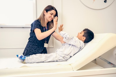 Políticas de aprendizaje seguro para sedación y analgesia en cuidados intensivos