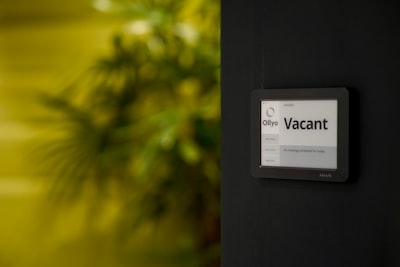 ¿Con qué frecuencia se actualizan las solicitudes de vacaciones automatizadas por motivos de seguridad?