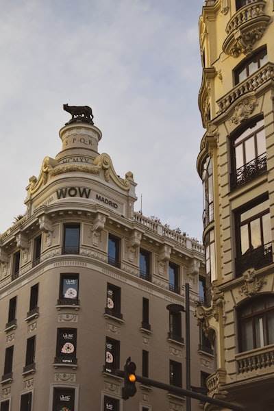 Comparación de proveedores de automatización n8n para mayoristas en España