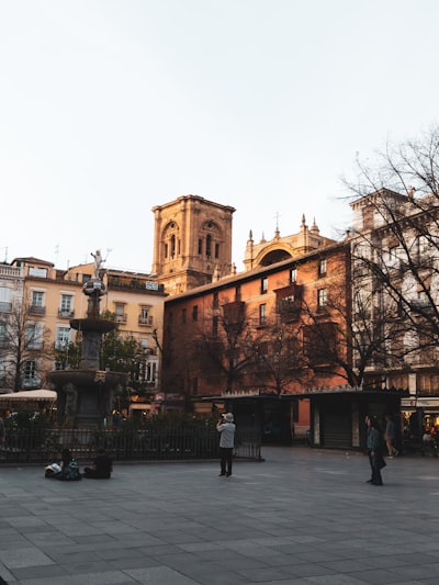 Avatares digitales para atención al cliente en Granada
