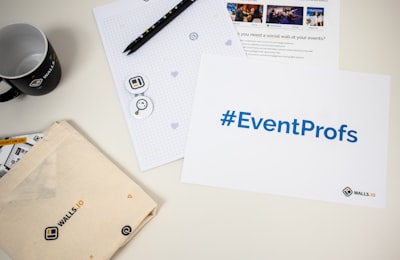 Arquitectura basada en eventos para clústeres de agentes escalables