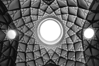 La arquitectura de Halo para el razonamiento de profundidad infinita