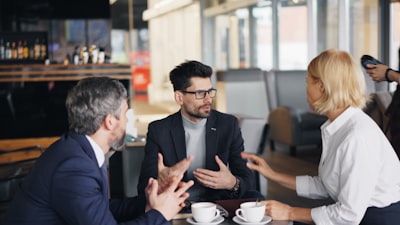Adaptación de IA conversacional al flujo de trabajo empresarial.