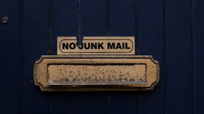 Tus correos olvidados son un riesgo.