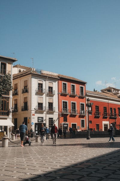 Agentes de IA para adquisiciones inteligentes en Granada