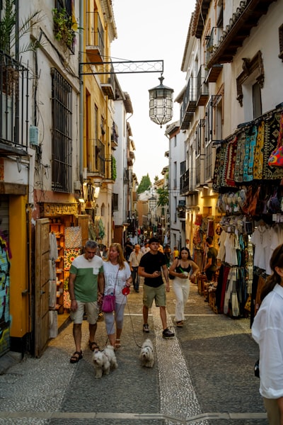 Top 10 expertos en avatares de IA personalizados en Granada