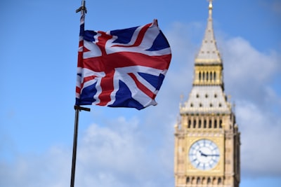 DCMS británico ordena al nuevo CDIO migrar a Microsoft, renovar ERP y formar equipo