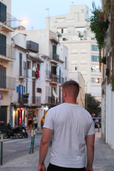 IA vs Humanos: ¿Qué Servicio Elegir en Palma?