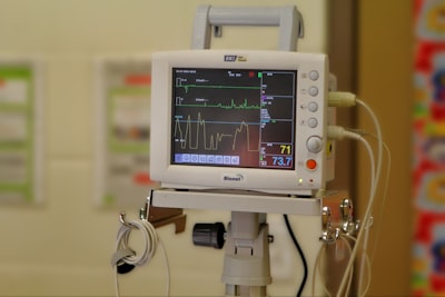 Efectos del tratamiento guiado por pulsioximetría en cuidados críticos