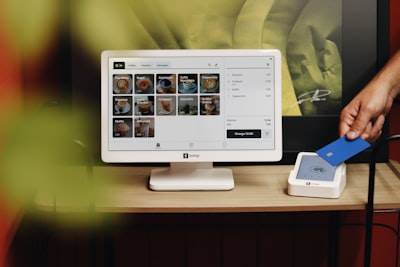 Disfruta aprendiendo entre reuniones con esta plataforma de documentales.
