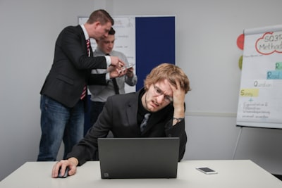 Tratando con personas difíciles en el trabajo: Consejos prácticos