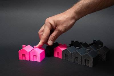 Agentes inmobiliarios impulsando ventas con CRM personalizado