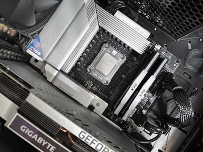 Ahorra en RAM, invierte en CPU y GPU