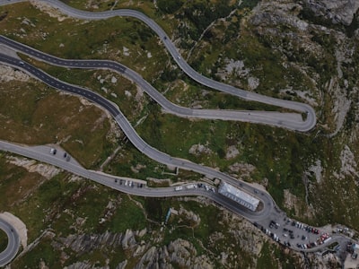 Piensa antes de conducir: Modelos del mundo multimodal en vehículos autónomos