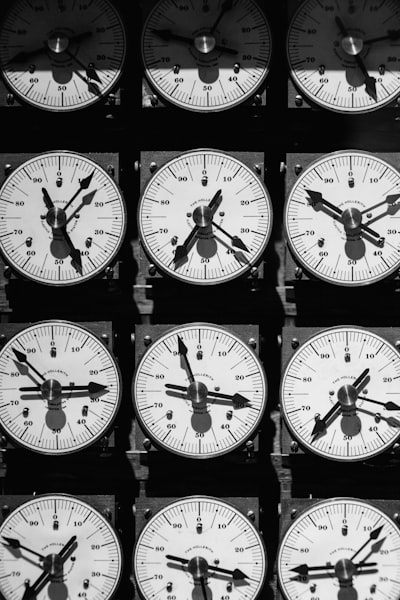El seguimiento del tiempo en el trabajo: de relojes de fichar a inteligencia laboral