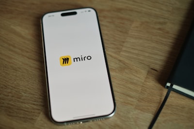 Nueva experiencia: MiniCPM-V de GPT-4V para tu Smartphone