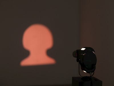 ¿Cómo se garantiza la precisión de los datos en los videos de avatar parlantes?