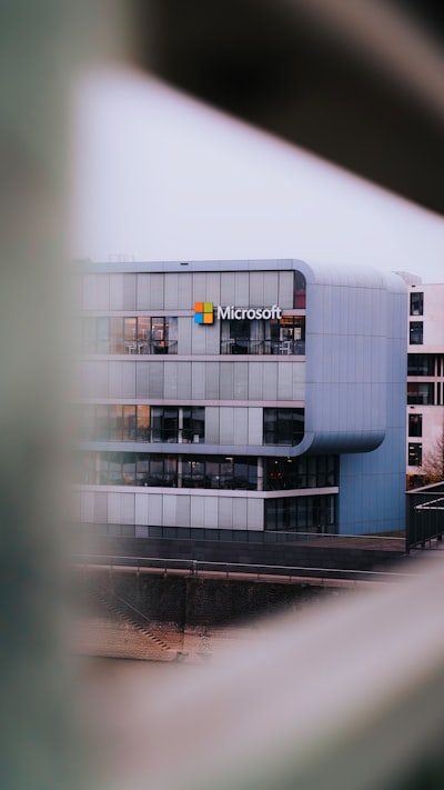 Claves de la estrategia de Microsoft para la adopción masiva de IA