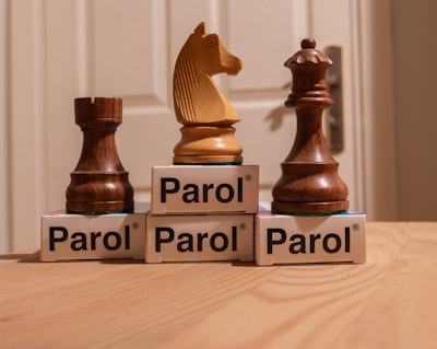 Predicción de tokens en modelos de lenguaje en paralelo