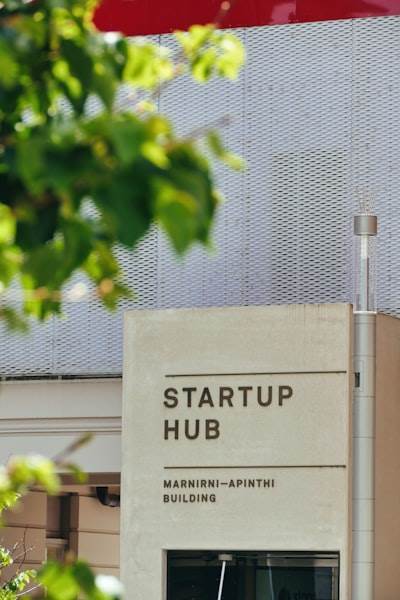 Esta startup de IA hace a sus 4 fundadores millonarios menores de 30