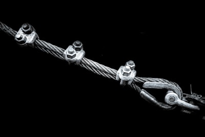 La activación benigna aumenta el riesgo de jailbreak en modelos de lenguaje
