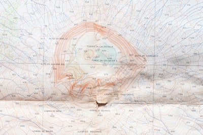 Estrategia mid-start: priors de propagación para mapas de radio