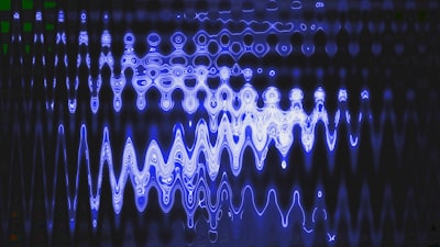 Gramática de la Onda: Detección de Eventos Explicables en Series Temporales Multivariadas