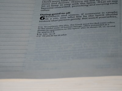 Desplegando gradualmente citas para examen crítico de respuestas de IA atribuidas