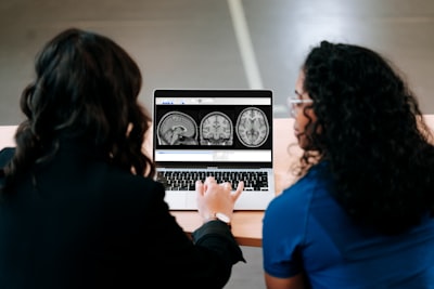 IA generativa en investigación UX para salud digital de minorías