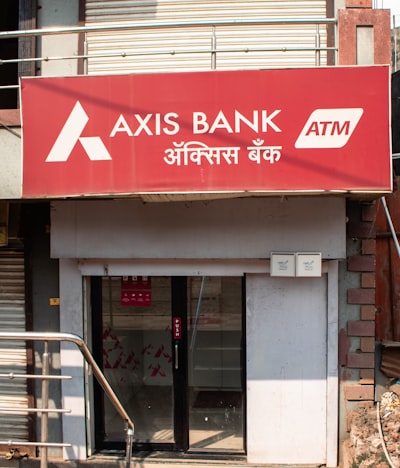 Agentes de IA para el Cumplimiento Automatizado en Bancos