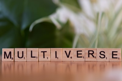 Estabilidad y rendimiento en sistemas multi-agente con DICE