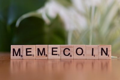 Benchmark para la memoria a largo plazo en agentes autónomos.