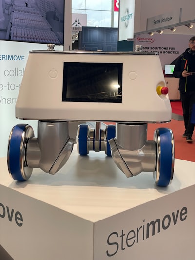 Marco de autonomía semántica para robots móviles con VLM y memoria adaptativa