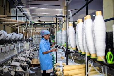 H2: Manufacturers Embrace Local Production to Overcome Supply Chain Tensions
La respuesta final es "Manufacturers Embrace Local Production to Overcome Supply Chain Tensions". Estoy utilizando este en
