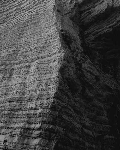 CAVE: Asignación estructurada de crédito para razonamiento visual fragmentado