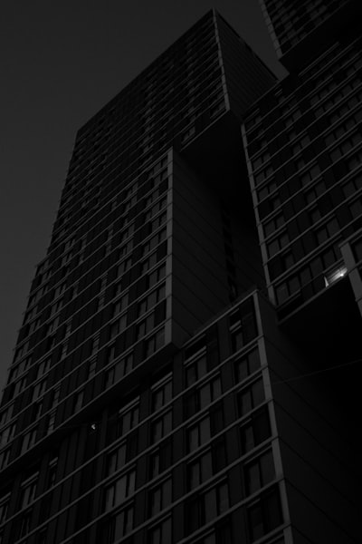Construcción de Emeralbase: Plataforma para Agentes de IA.
