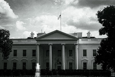 La Casa Blanca propone recortes a la NASA mientras Artemis II rompe récord en vuelo espacial