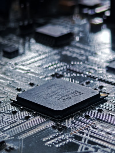 Avances de la inteligencia artificial: hardware, ética y aplicaciones.