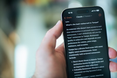 Expansión de Claude Cowork a móvil y web