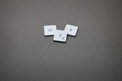 Aprendizaje Reforzado Debil para Fuerte (W4S): Un Algoritmo Nuevo de Aprendizaje Reforzado para Entrenar un Agente Debil Meta para Diseñar Flujos de Trabajo Más Fuertes con LLMs
