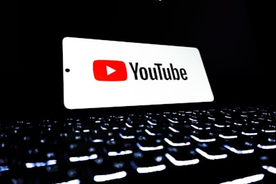 Músicos demandan a Google por uso ilegal de canciones en Lyria