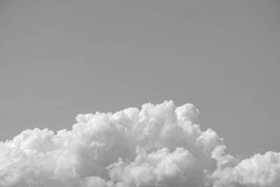 ¿Dónde se aloja la IA PBX, localmente o en la nube?