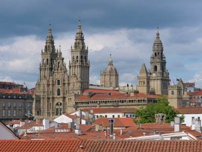 Asociado oficial de IA SEO en Santiago de Compostela - 15+ años de experiencia