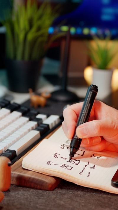 Aprovecha un asistente de escritura gratuito para mejorar tu contenido sin presupuesto