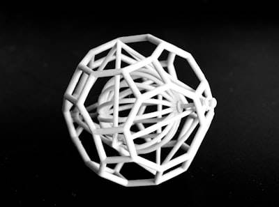 De modelos rotos a sistemas vivos: Construyendo IA sin GPU
