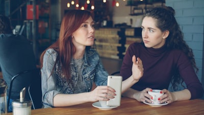 Cómo las conversaciones de múltiples turnos degradan la fiabilidad de los LLM