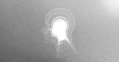 Un enfoque de doble cerebro para razonamiento en tiempo real