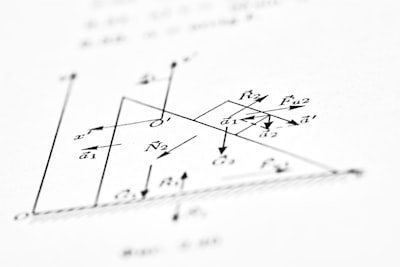 Aprendizaje por refuerzo mejorado con destilación de feedback